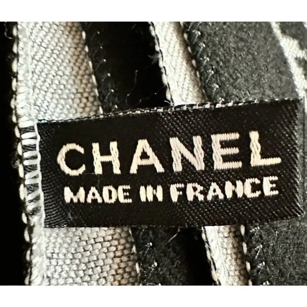 Copied - Cashmere & Silk reversible oversized Chanel logo scarf/wrap  A - Picture 3 of 4